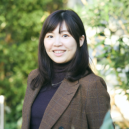 新妻みなみ
